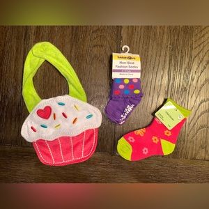 NWT Baby Girls Carter’s Cupcake Bib and 2 x Socks 6-12mo